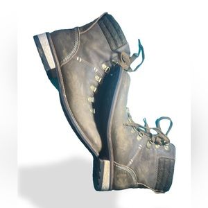 KODIAK Women's LEATHER HIKING BOOTS, WATERPROOF; THINSULATE Canada's Boot 9.5